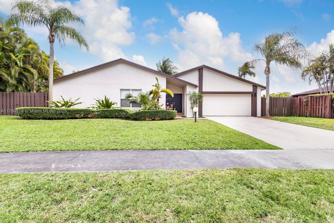13530 SW 109th Terrace in Miami, FL - Building Photo