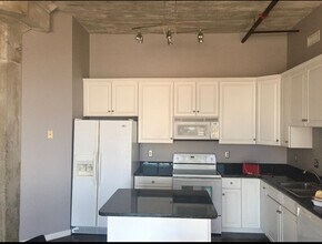 745 Washington St, Unit 401 in Toledo, OH - Foto de edificio - Building Photo