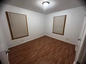 163 Cornish Ave in San Antonio, TX - Foto de edificio - Building Photo