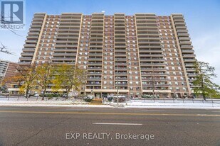 511 The West Mall in Toronto, ON - Building Photo