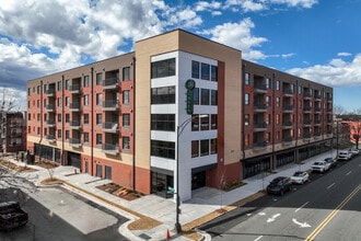 4th and Green in Winston-Salem, NC - Foto de edificio - Building Photo
