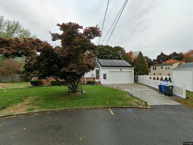 property at 11 W Hill Cir
