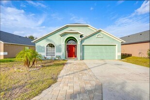 739 Delancey Dr in Davenport, FL - Building Photo