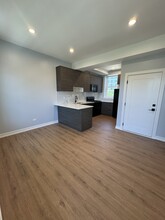 4901 N Kenmore Ave in Chicago, IL - Foto de edificio - Building Photo