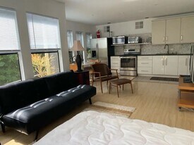 28215 Via Acero St in Malibu, CA - Building Photo