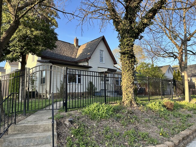 2350 Indiana Ave in Columbus, OH - Foto de edificio - Building Photo