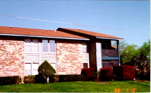 Autumn Brook Apartments in Dallas, TX - Foto de edificio - Building Photo