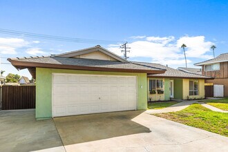 632 Kenoak Dr in Placentia, CA - Building Photo - Building Photo