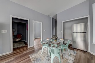 9035 S Exchange Ave in Chicago, IL - Building Photo - Building Photo