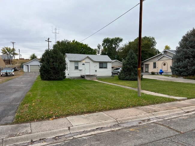 property at 214 N 2 St