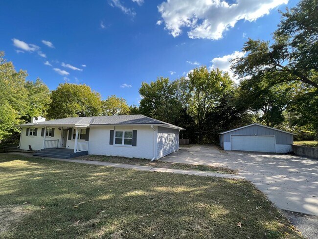 property at 3125 Rolling Hills Dr