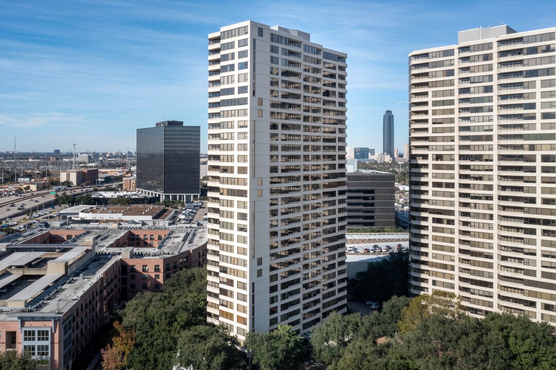 The Greenway in Houston, TX - Building Photo