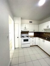 19255 NE 2nd Ave in Miami, FL - Building Photo - Building Photo