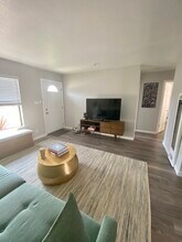 2411 Gates Ave in Redondo Beach, CA - Building Photo - Building Photo