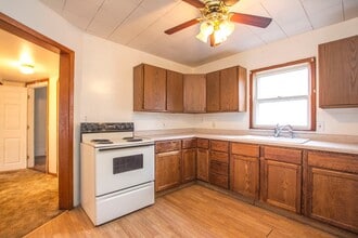 629 37th St in Des Moines, IA - Building Photo - Building Photo