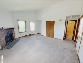 96 Valley Dr in New Milford, CT - Building Photo - Building Photo