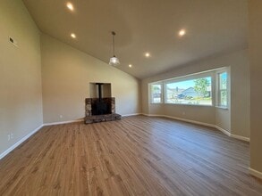 631 Clearview Dr in Hollister, CA - Building Photo - Building Photo