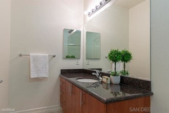 525 11th Ave in San Diego, CA - Building Photo - Building Photo