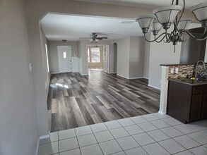 1615 Spice Spring in San Antonio, TX - Foto de edificio - Building Photo