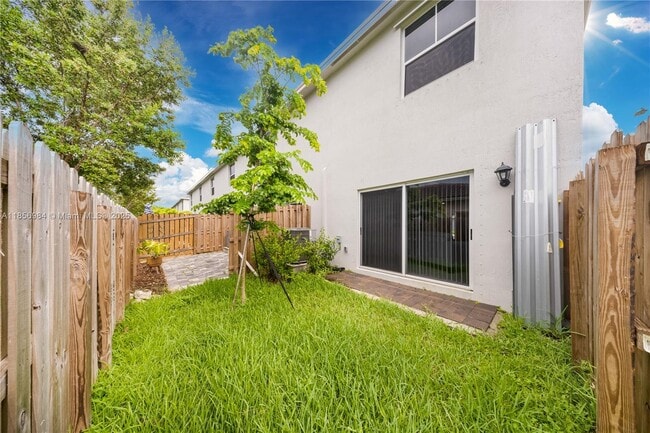 425 NE 1st Ave in Florida City, FL - Building Photo - Building Photo