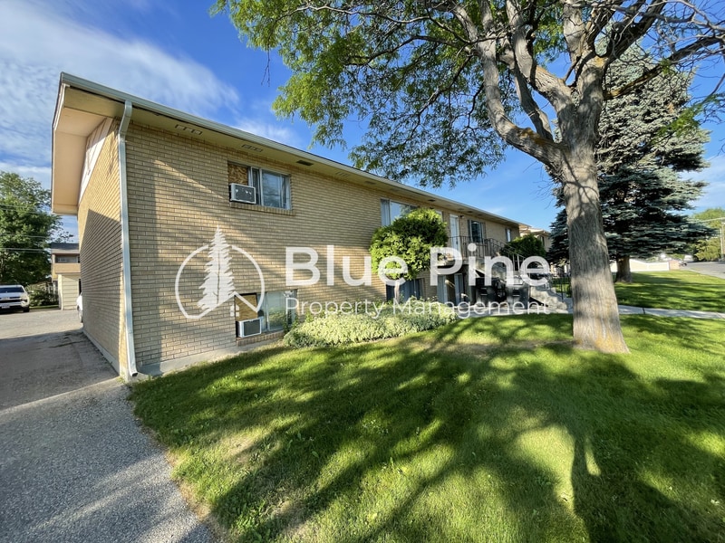 1489 Mountain View Ln in Idaho Falls, ID - Foto de edificio