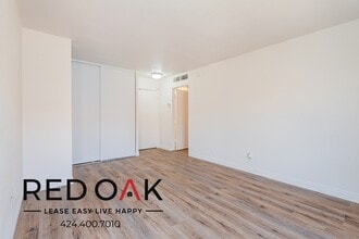 17830 Sherman Way in Los Angeles, CA - Building Photo - Building Photo