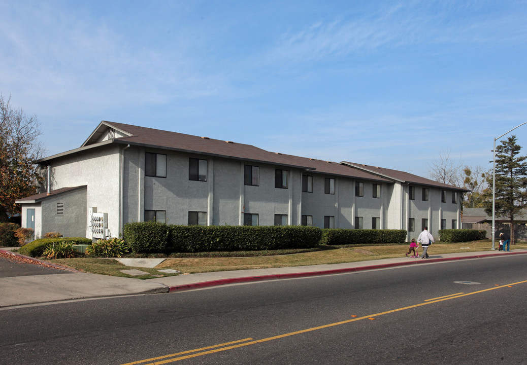 Sierra View Apartments in Ceres, CA - Foto de edificio