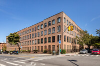 Ansonia Court in Brooklyn, NY - Foto de edificio - Building Photo