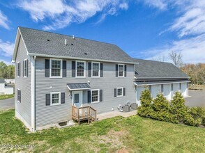 553 Colts Neck Rd in Farmingdale, NJ - Building Photo - Building Photo