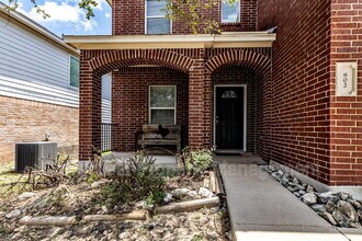 802 Amber Knoll in San Antonio, TX - Building Photo - Building Photo