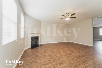 7302 Lamplighter Close Dr in Matthews, NC - Foto de edificio - Building Photo
