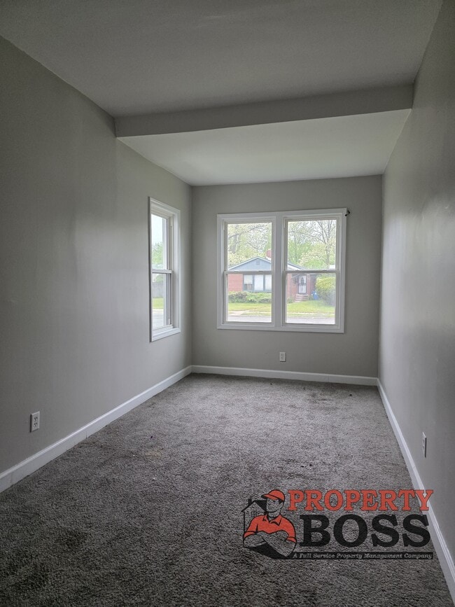 property at 1584 W Taft St