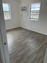 1261 NW 59th St in Miami, FL - Building Photo - Building Photo