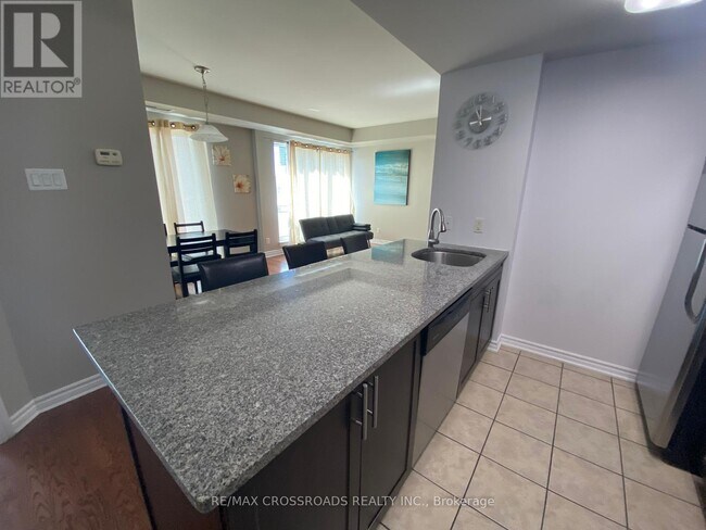 234-234 Rideau St in Ottawa, ON - Building Photo - Building Photo