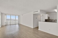 1500 Bay Rd, Unit N-1227 in Miami Beach, FL - Building Photo - Building Photo