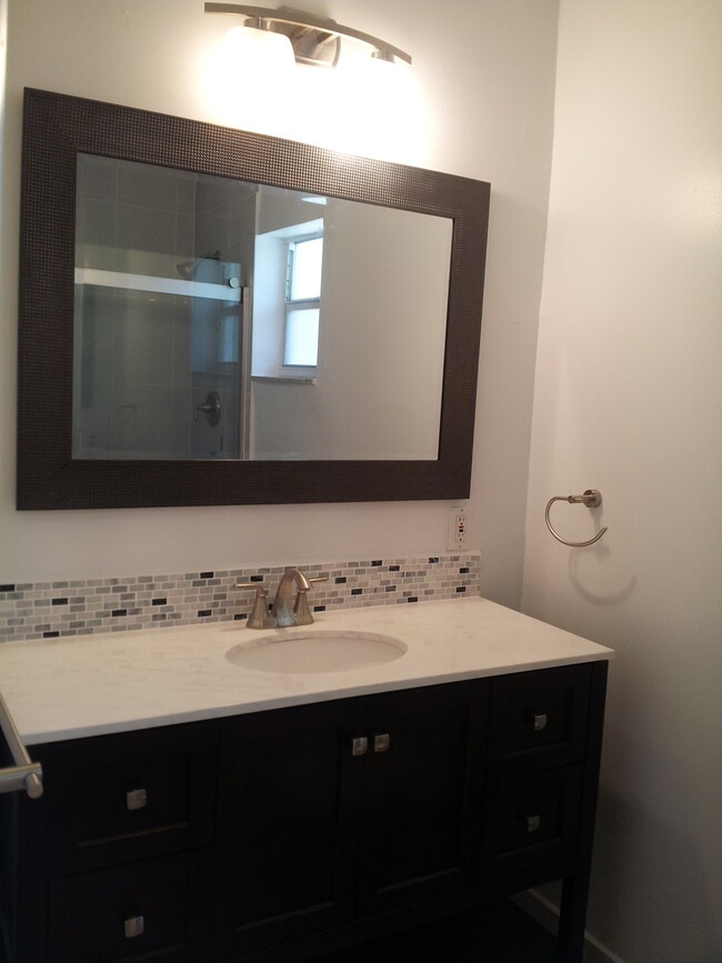 235 Bird Rd, Unit 235 in Coral Gables, FL - Building Photo - Building Photo