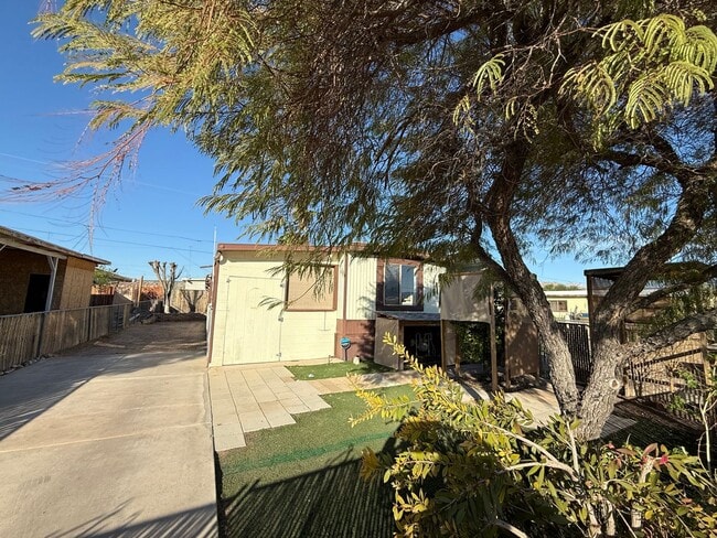 1801 Clearwater Dr in Bullhead City, AZ - Building Photo - Building Photo