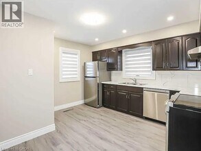 8 Frederick St in St Catharines, ON - Building Photo - Building Photo