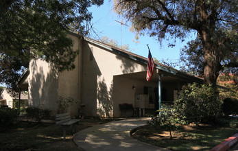 Valley Oaks in Galt, CA - Foto de edificio - Building Photo