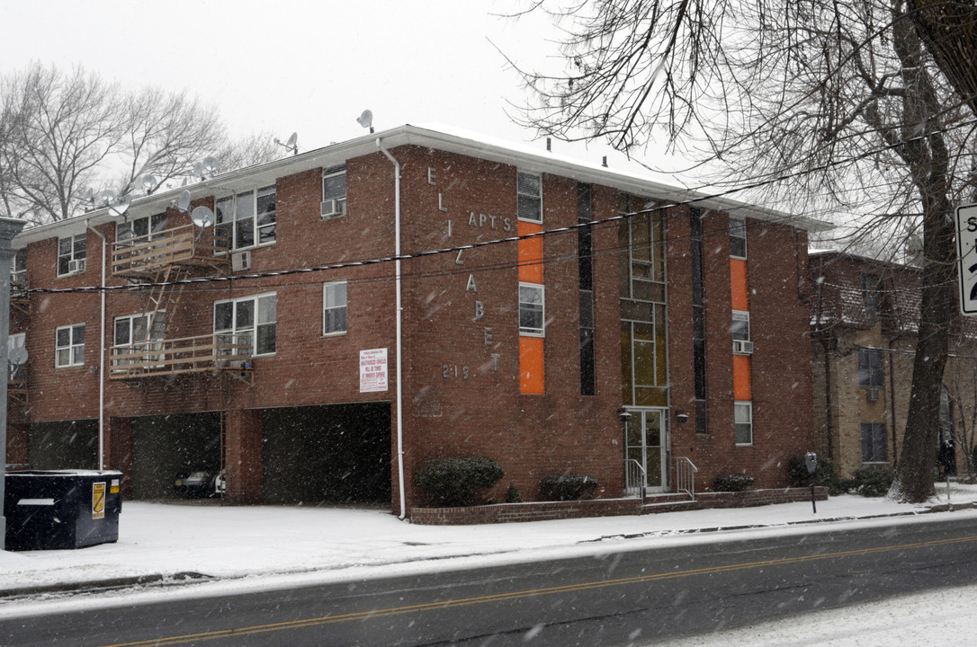 Elizabet Apartments in Linden, NJ - Foto de edificio