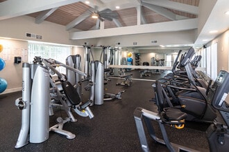 GATEWAY APARTMENTS in San Leandro, CA - Building Photo - Building Photo