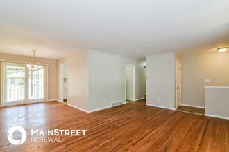 8102 E 93rd Terrace in Kansas City, MO - Foto de edificio - Building Photo