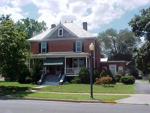 122 N Royal Ave in Front Royal, VA - Building Photo - Building Photo