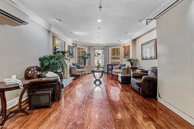 163 E 71st St, Unit 1A in New York, NY - Foto de edificio - Building Photo