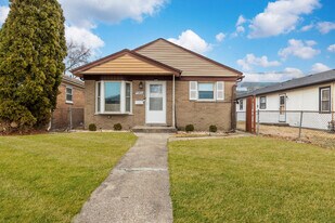 7769 Mason Ave in Burbank, IL - Building Photo