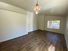 9582 Village Tree Dr in Elk Grove, CA - Building Photo - Building Photo