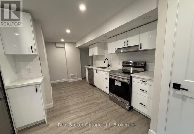 29 Hewitt Pl in Barrie, ON - Building Photo - Building Photo