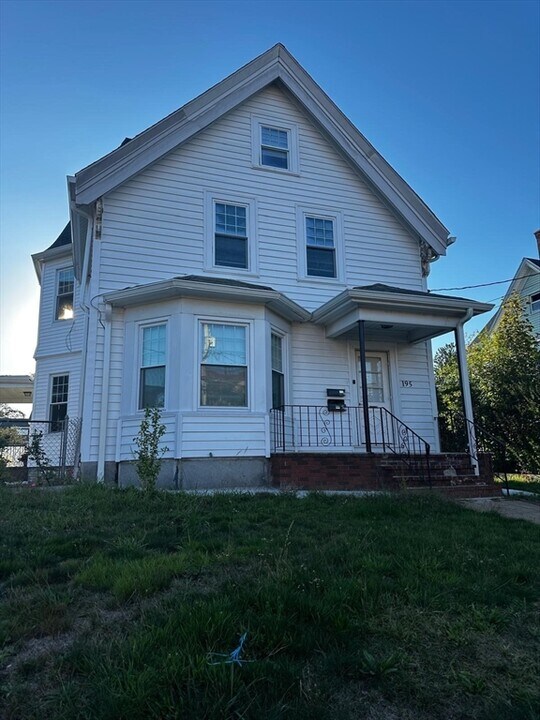 195 Newbury St in Brockton, MA - Building Photo