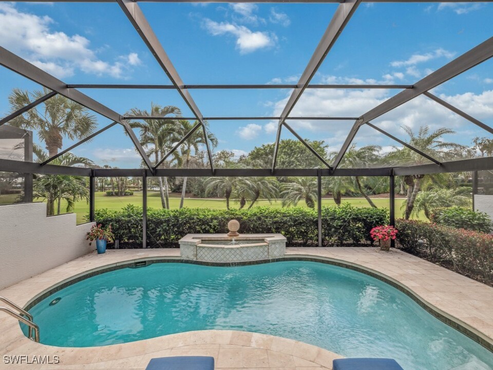 3868 Clipper Cove Dr in Naples, FL - Foto de edificio
