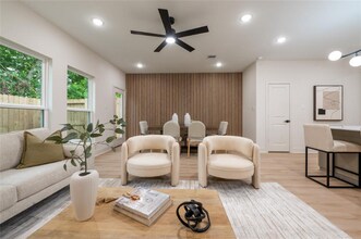 8122 Corinth St in Houston, TX - Foto de edificio - Building Photo